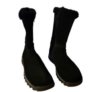 Skechers Outdoor Black Suede Athletic Boots with Faux FurTrim Zipper Closure SZ6